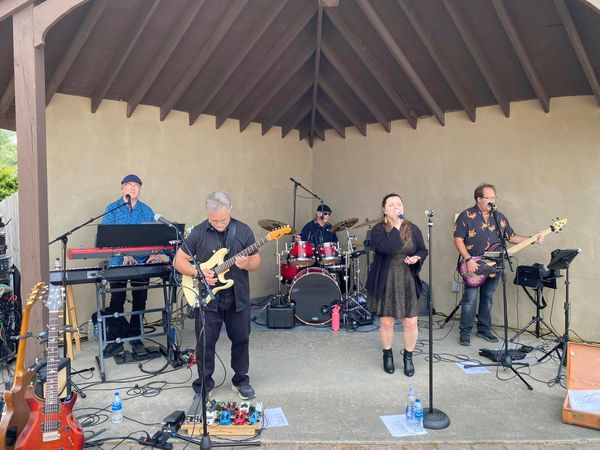 Live Music: Midnight Blue