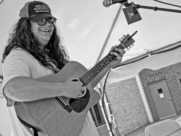 Live Music: Drew Dodson
