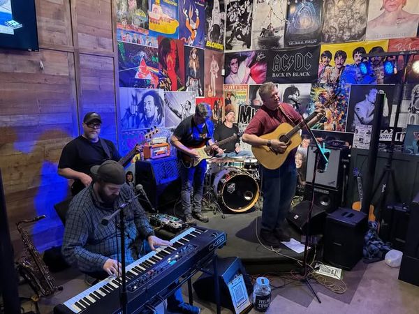 Live Music: Brent Hull Band