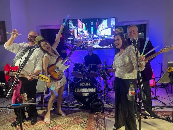 Live Music: Standing Room Only! 