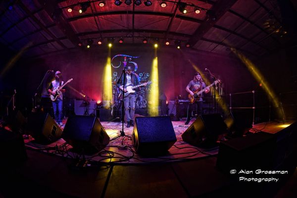 Live Music: Thieves of Burden