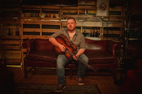 Live Music: Sam Barnett