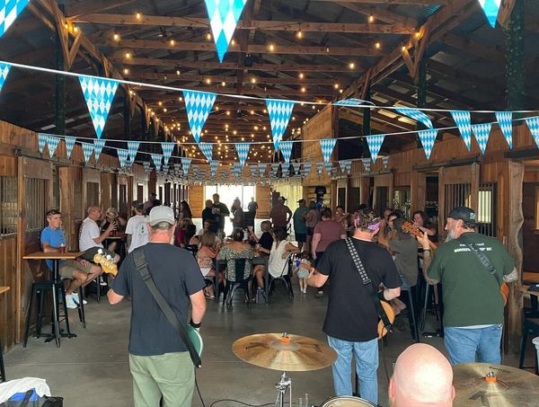 Live Music: Leeth Siron Ludholtz